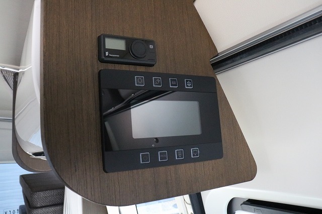 キャンピングカー バンコン ﾊｲｴｰｽ ﾄｲﾌｧｸﾄﾘｰ ﾊﾞｰﾃﾞﾝ 4WD家庭用AC