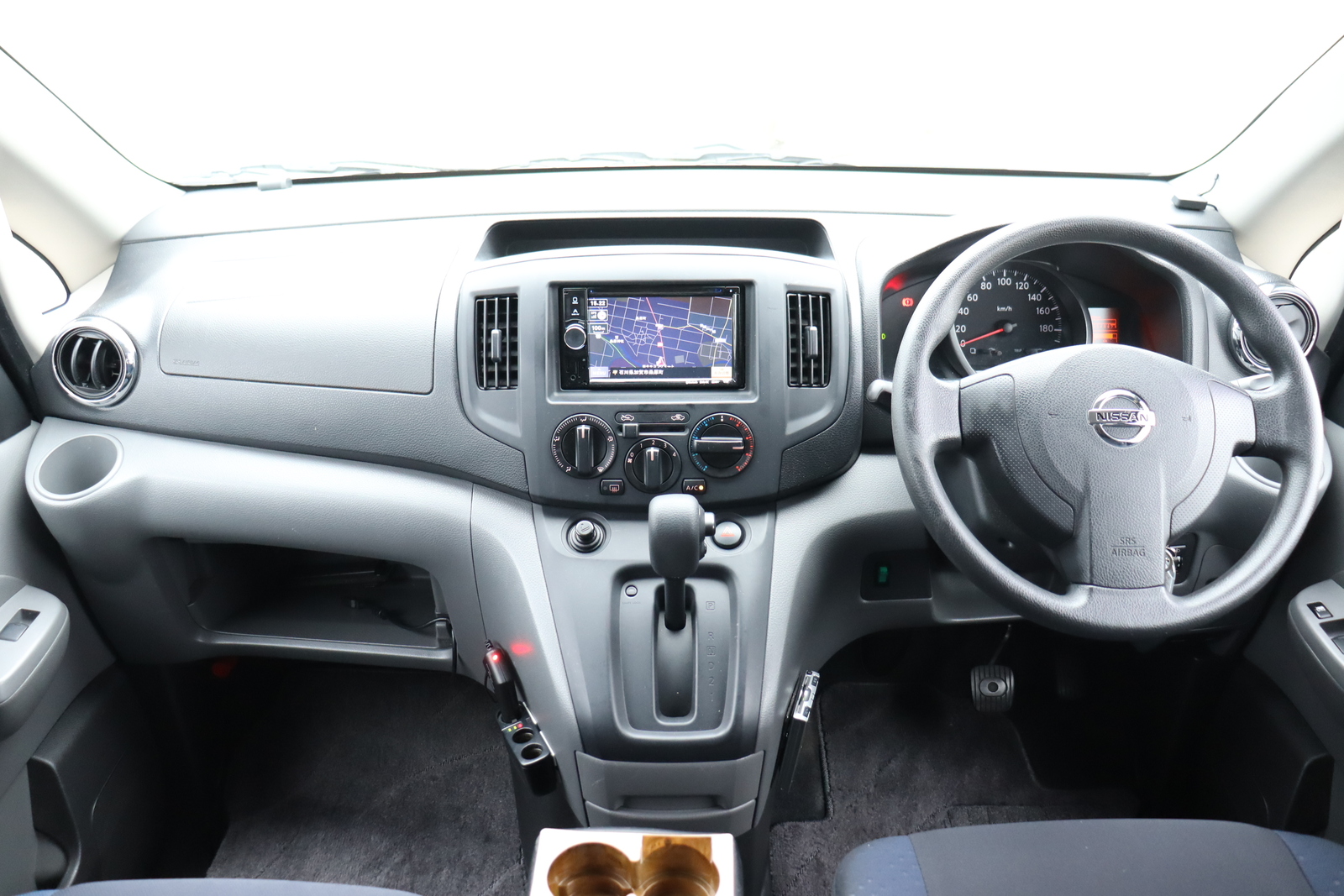 キャンピングカー バンコン NV200ﾊﾞﾈｯﾄ ｷｬﾝﾊﾟｰｱｼｽﾄ製ｷｬﾝﾋﾟﾝｸﾞ