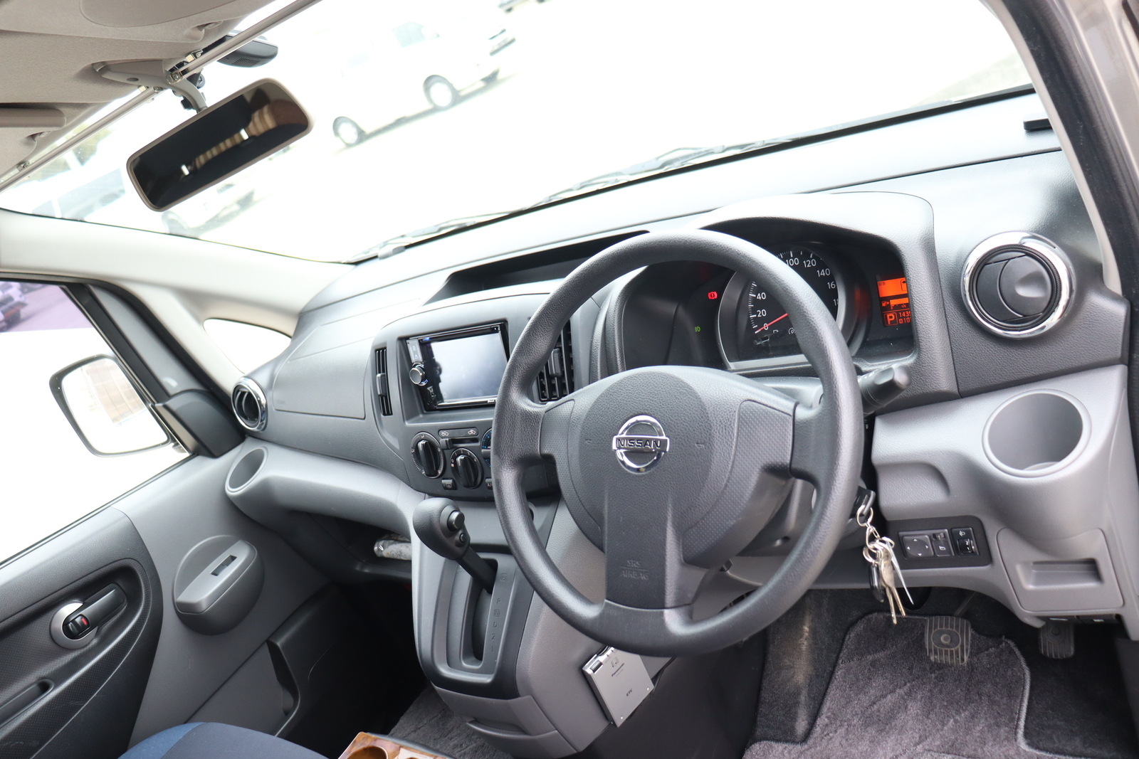 キャンピングカー バンコン NV200ﾊﾞﾈｯﾄ ｷｬﾝﾊﾟｰｱｼｽﾄ製ｷｬﾝﾋﾟﾝｸﾞ