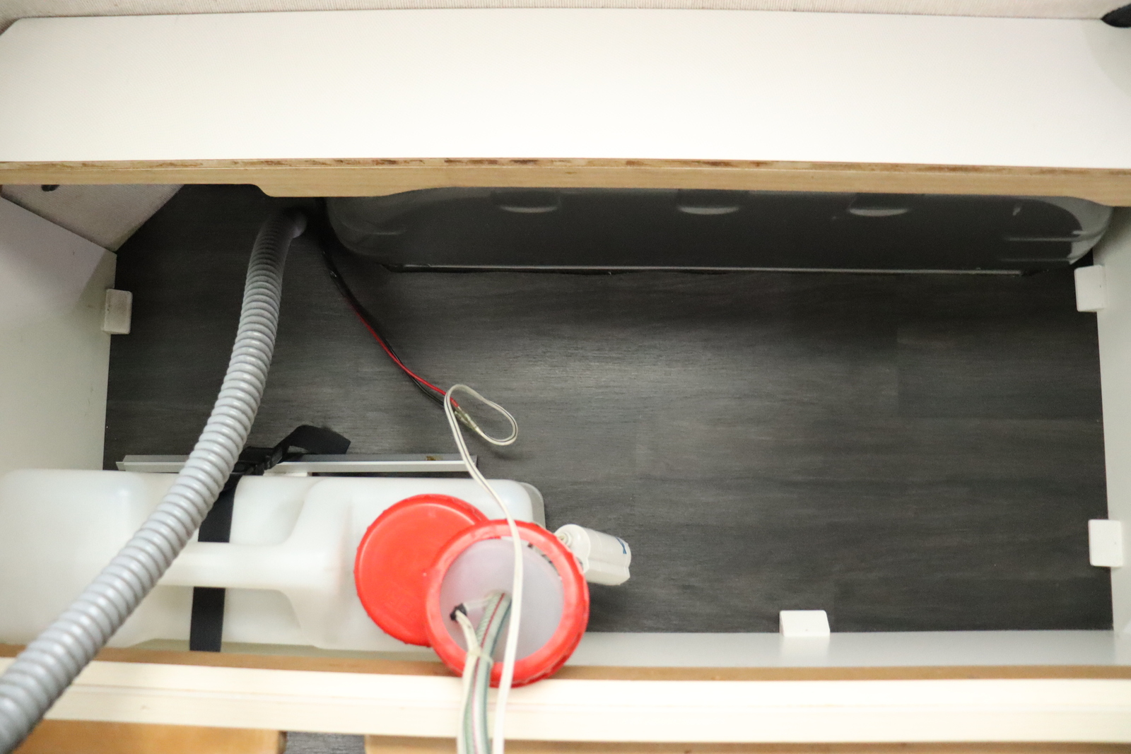 キャンピングカー バンコン NV200ﾊﾞﾈｯﾄ ｷｬﾝﾊﾟｰｱｼｽﾄ製ｷｬﾝﾋﾟﾝｸﾞ