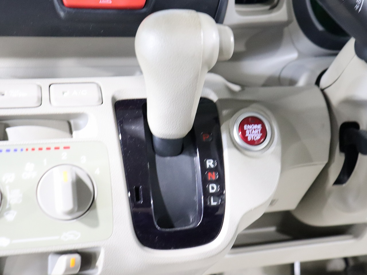 キャンピングカー バンコン N-BOX+ ﾎﾜｲﾄﾊｳｽ　ｷｬﾝﾊﾟｰNEO 4WD