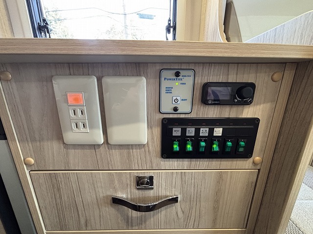 キャンピングカー キャブコン ｶﾑﾛｰﾄﾞﾅｯﾂ ｸﾚｿﾝｼﾞｬｰﾆｰｴﾎﾞﾗｲﾄ 4WD