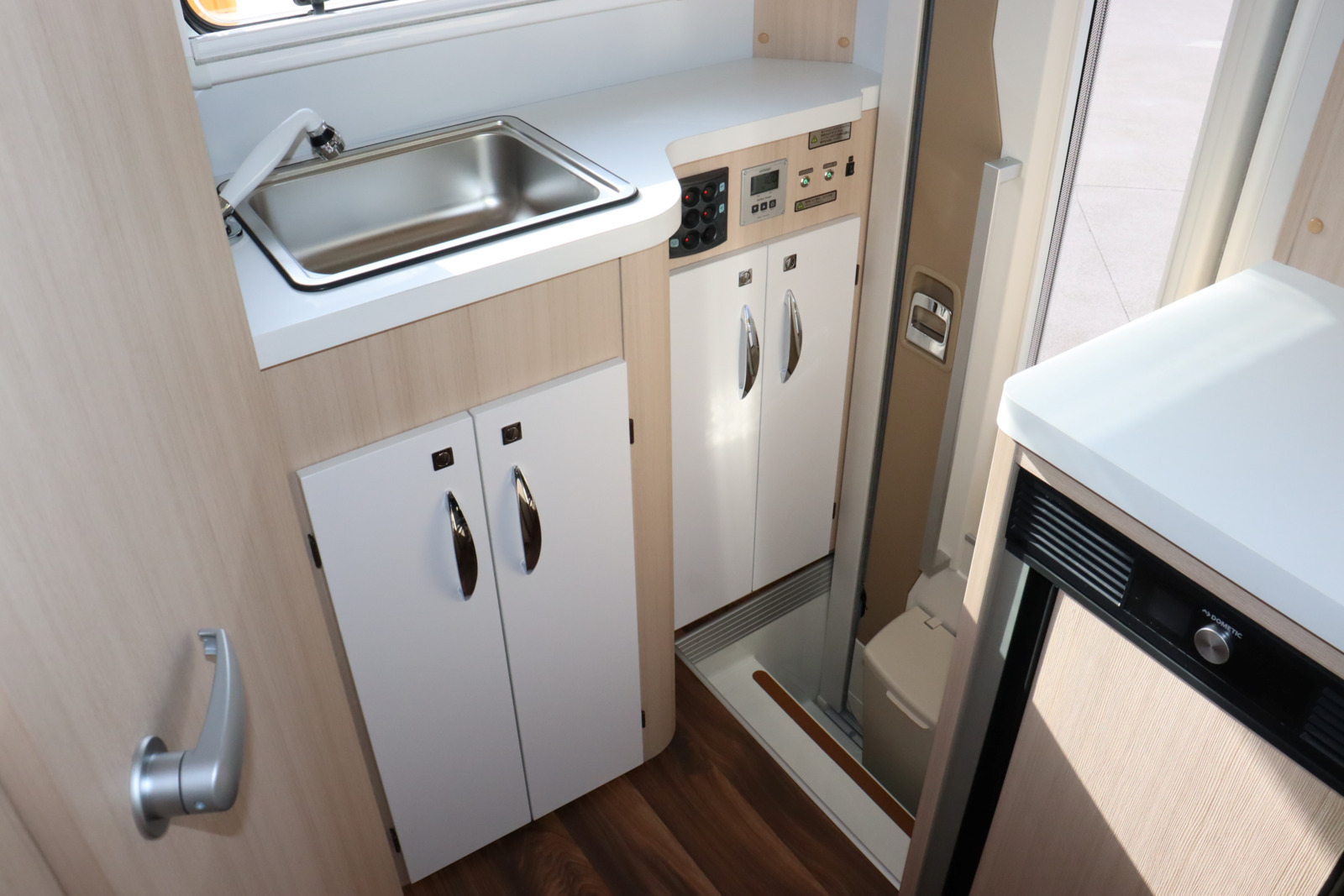 キャンピングカー キャブコン ｶﾑﾛｰﾄﾞ ﾅｯﾂRV ｱﾚｯﾀRE ｴﾎﾞⅢ 4WD