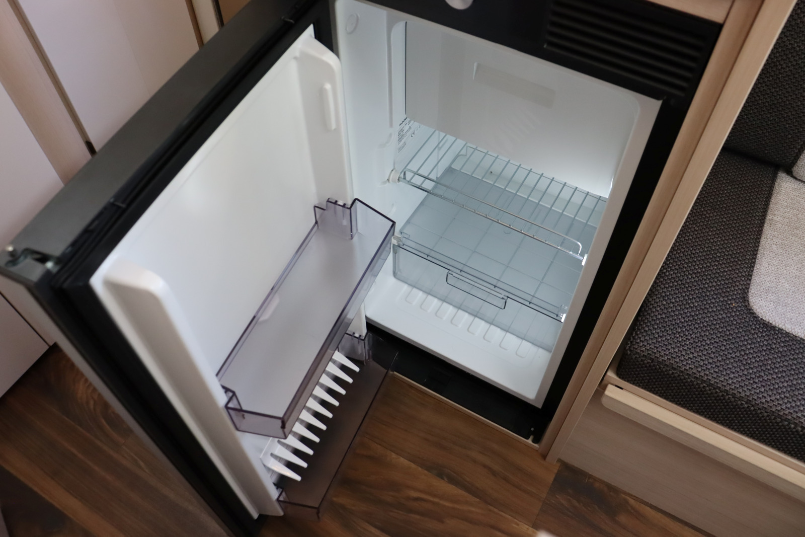 キャンピングカー キャブコン ｶﾑﾛｰﾄﾞ ﾅｯﾂRV ｱﾚｯﾀRE ｴﾎﾞⅢ 4WD