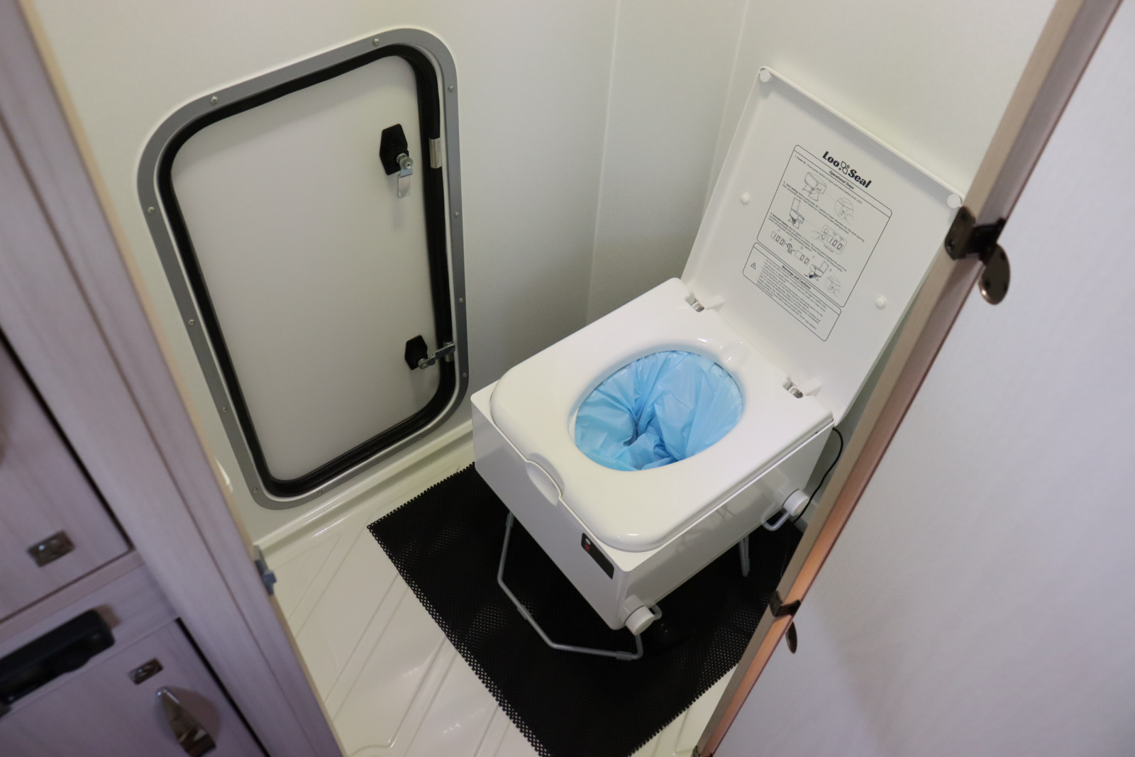 キャンピングカー キャブコン ｶﾑﾛｰﾄﾞ ﾅｯﾂRV ｱﾚｯﾀRE ｴﾎﾞⅢ 4WD