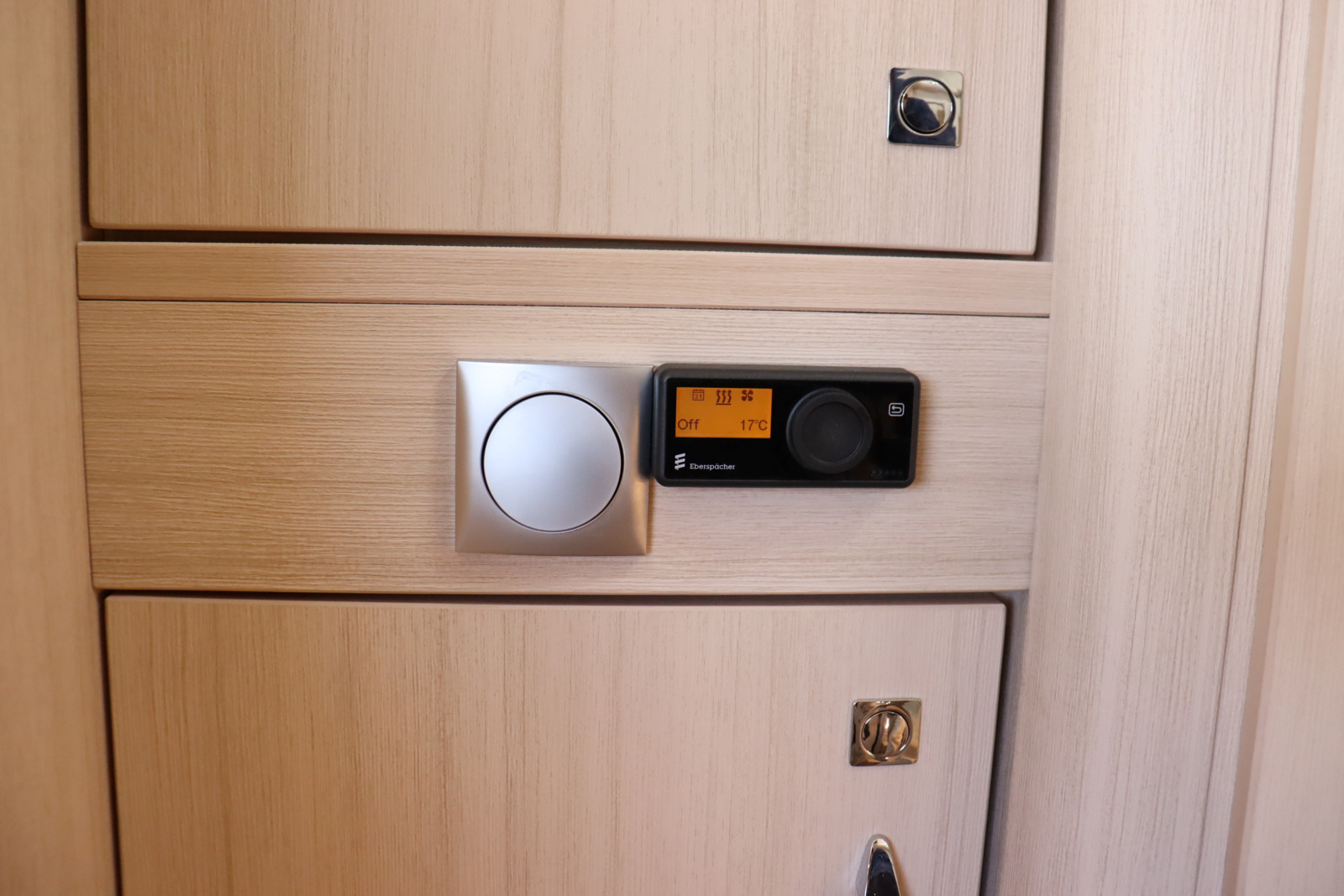 キャンピングカー キャブコン ｶﾑﾛｰﾄﾞ ﾅｯﾂRV ｱﾚｯﾀRE ｴﾎﾞⅢ 4WD