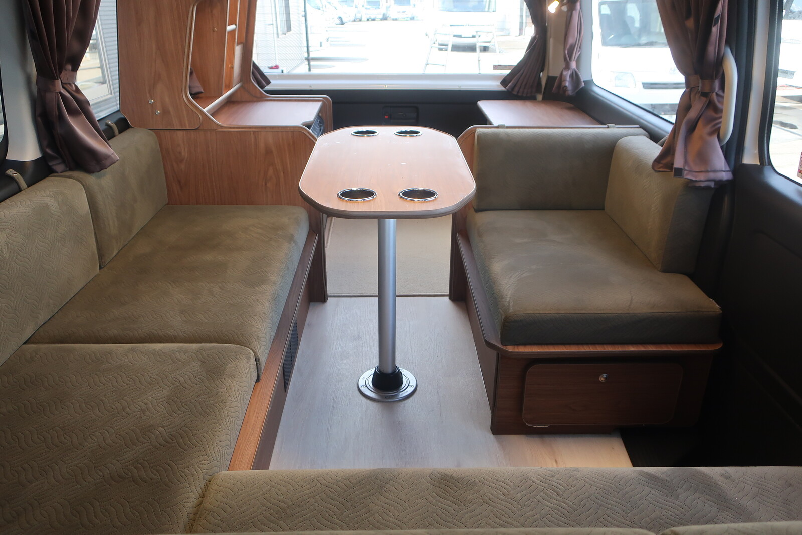 キャンピングカー バンコン ﾊｲｴｰｽ FOCS DS-Lｽﾀｲﾙ