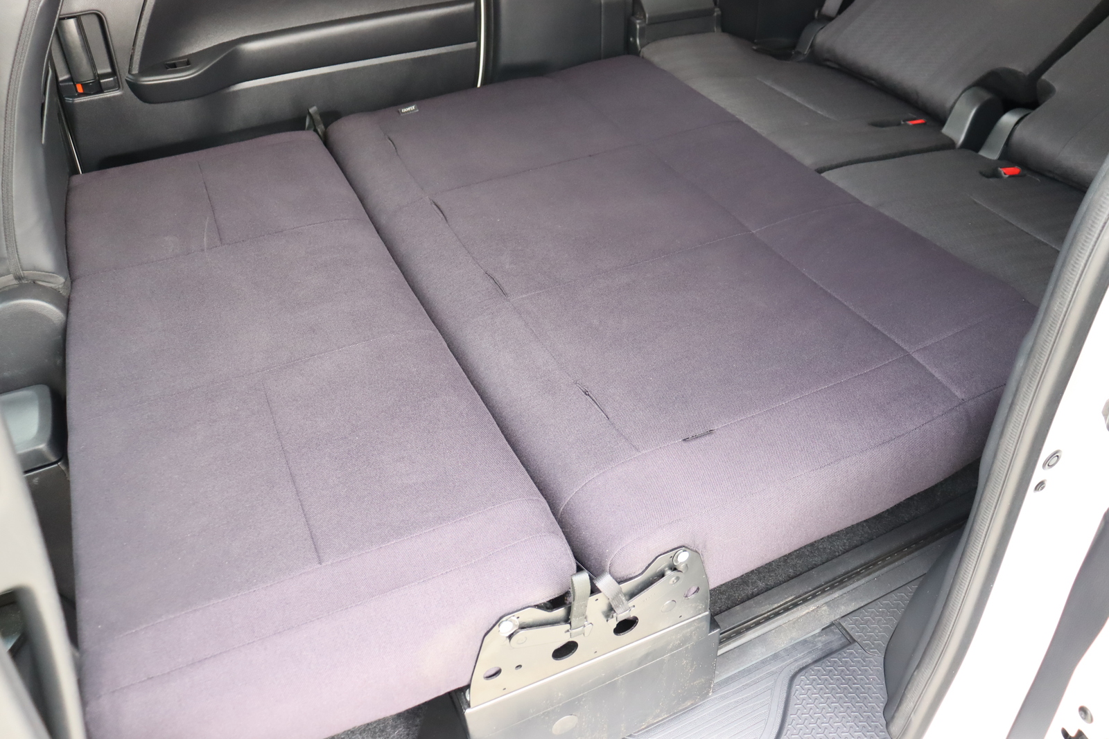 キャンピングカー バンコン ﾉｱHV　G ﾎﾜｲﾄﾊｳｽ ﾃﾞｲｽﾞ　FFﾋｰﾀｰ