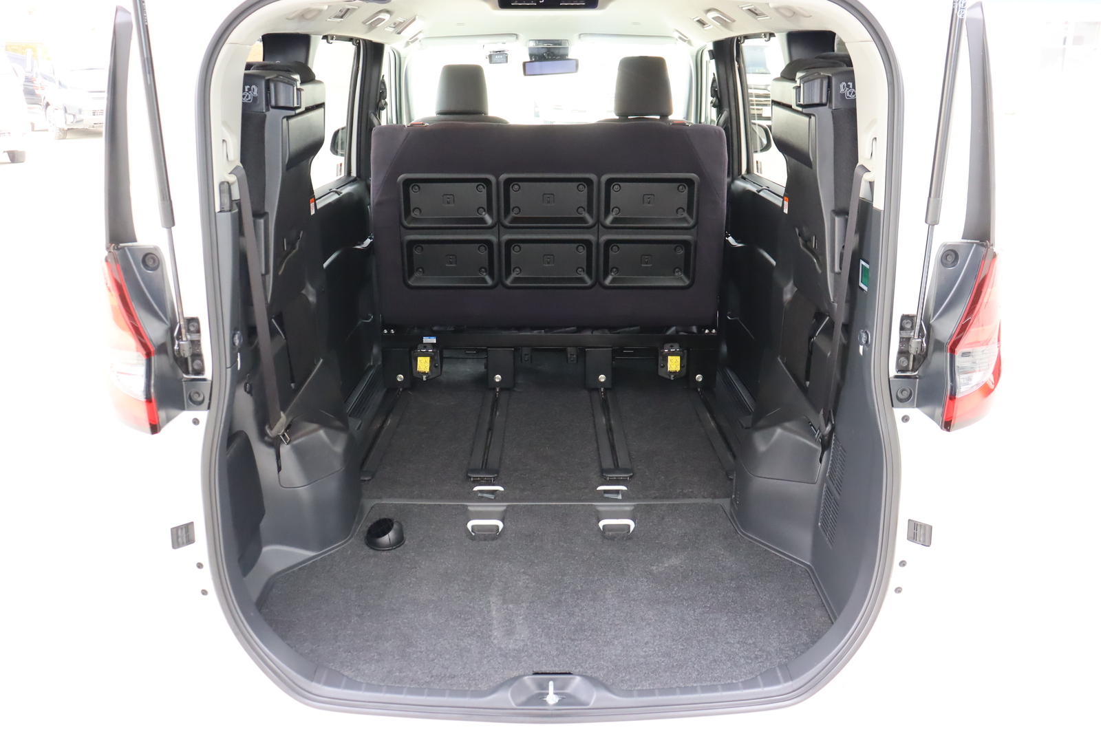 キャンピングカー バンコン ﾉｱHV　G ﾎﾜｲﾄﾊｳｽ ﾃﾞｲｽﾞ　FFﾋｰﾀｰ