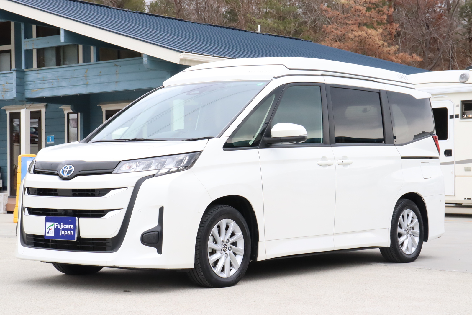 キャンピングカー バンコン ﾉｱHV　G ﾎﾜｲﾄﾊｳｽ ﾃﾞｲｽﾞ　FFﾋｰﾀｰ