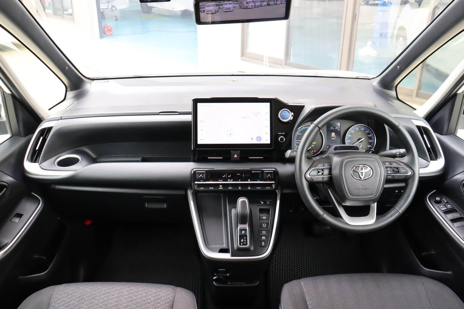 キャンピングカー バンコン ﾉｱHV　G ﾎﾜｲﾄﾊｳｽ ﾃﾞｲｽﾞ　FFﾋｰﾀｰ