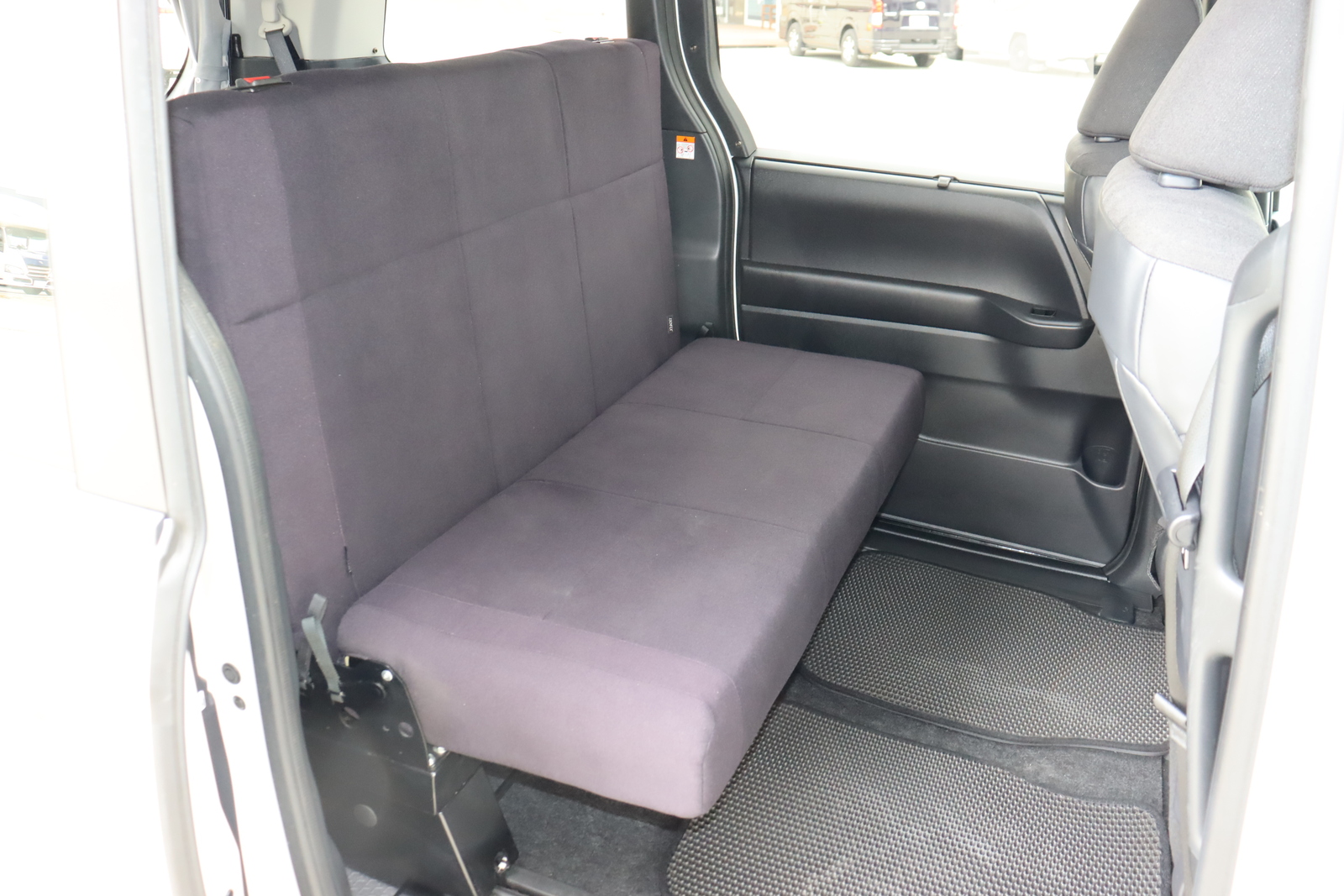 キャンピングカー バンコン ﾉｱHV　G ﾎﾜｲﾄﾊｳｽ ﾃﾞｲｽﾞ　FFﾋｰﾀｰ