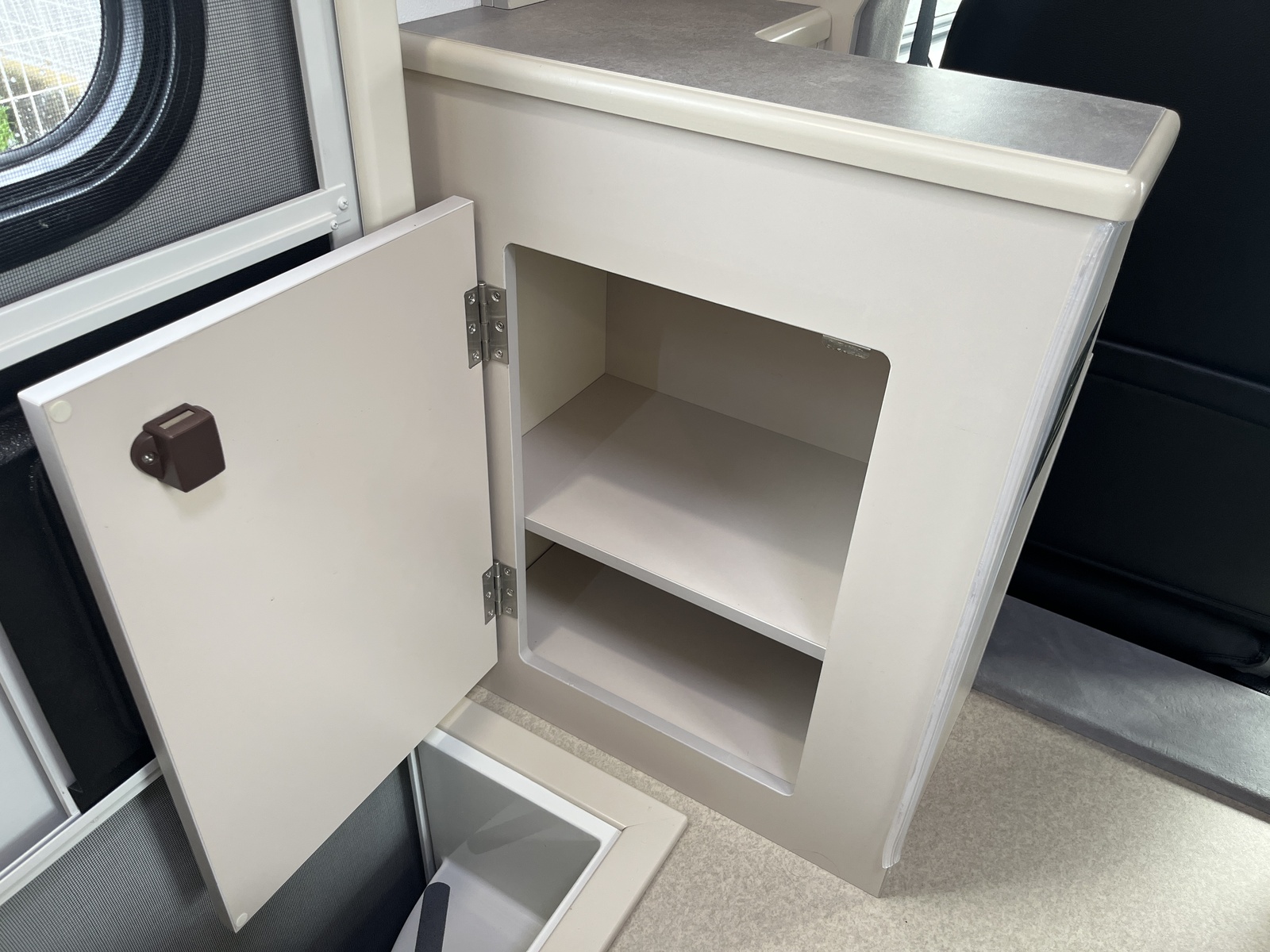 キャンピングカー キャブコン AtoZ ｱﾚﾝ･ﾛｰ ﾏｯｸｽﾌｧﾝ 冷蔵庫 1ｵｰﾅｰ