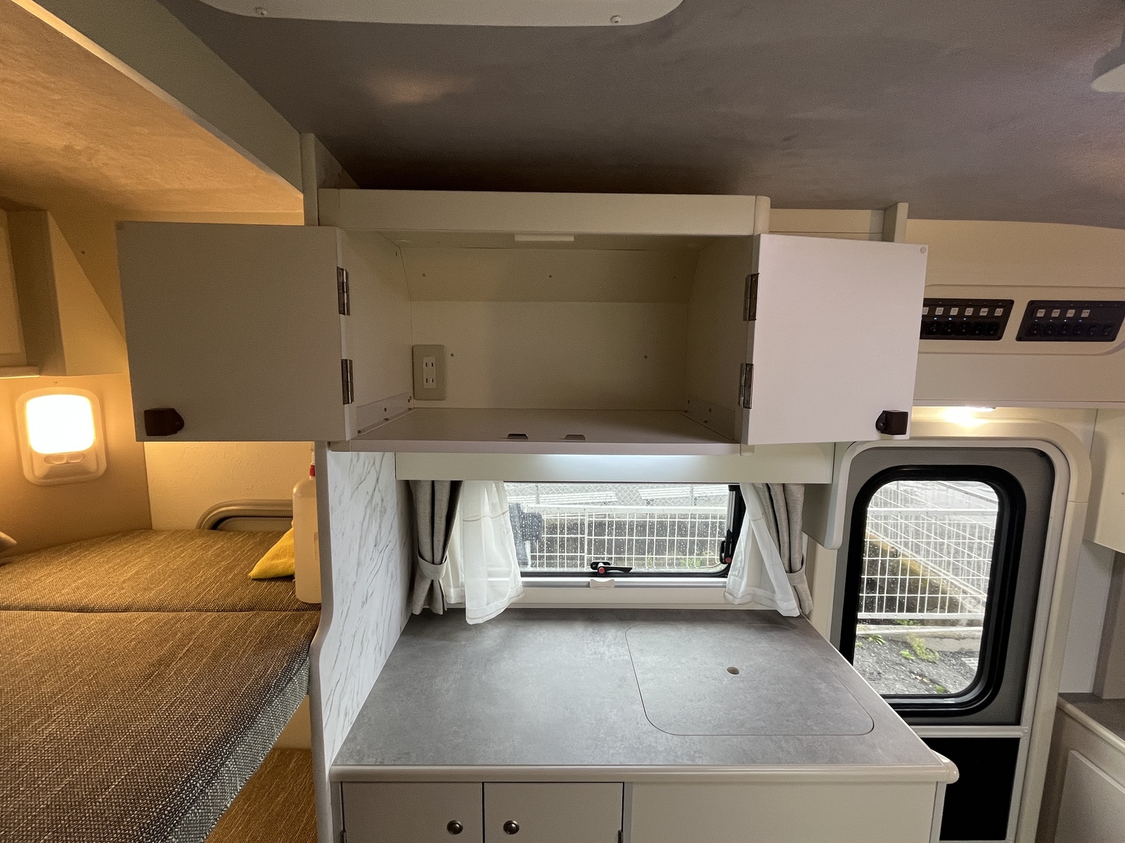 キャンピングカー キャブコン AtoZ ｱﾚﾝ･ﾛｰ ﾏｯｸｽﾌｧﾝ 冷蔵庫 1ｵｰﾅｰ