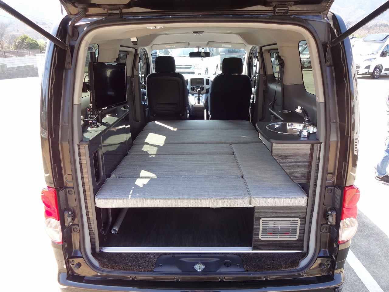 キャンピングカー バンコン NV200ﾊﾞﾈｯﾄ ｱﾈｯｸｽ ﾌｧﾐﾘｰﾜｺﾞﾝSS