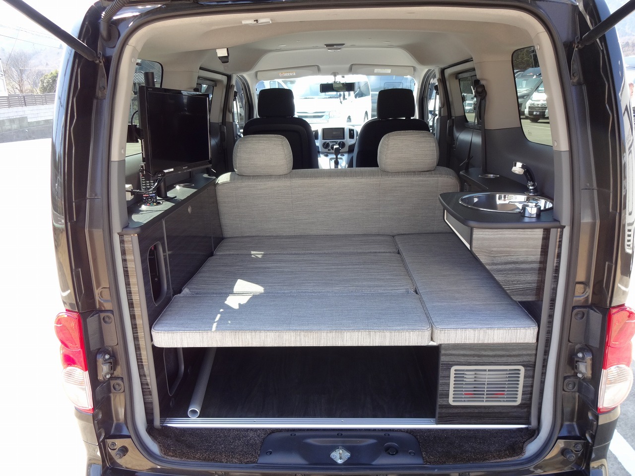 キャンピングカー バンコン NV200ﾊﾞﾈｯﾄ ｱﾈｯｸｽ ﾌｧﾐﾘｰﾜｺﾞﾝSS