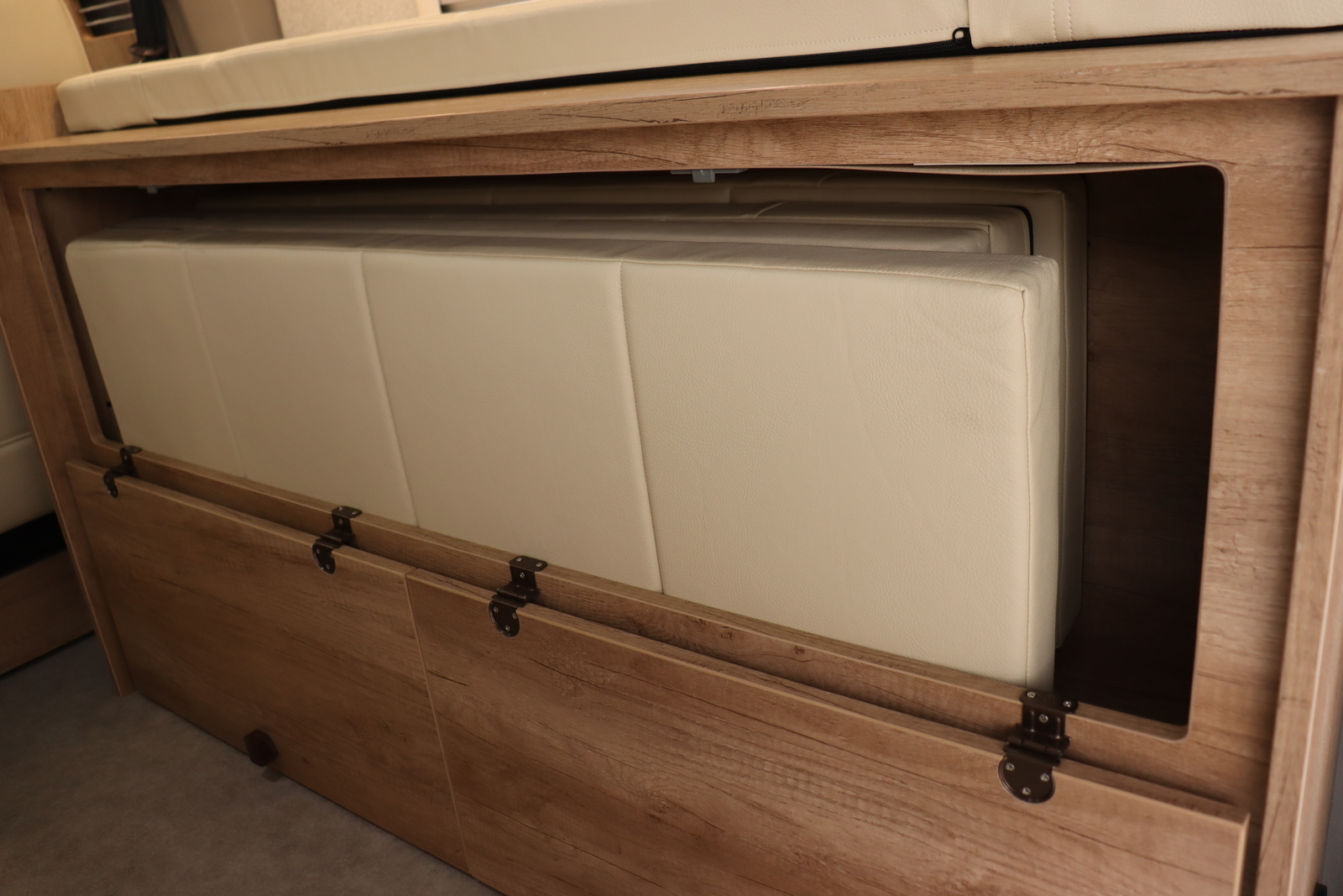 キャンピングカー バンコン ﾊｲｴｰｽ ﾅｯﾂRV ﾘｰｸⅡ FFﾋｰﾀｰ 4WD