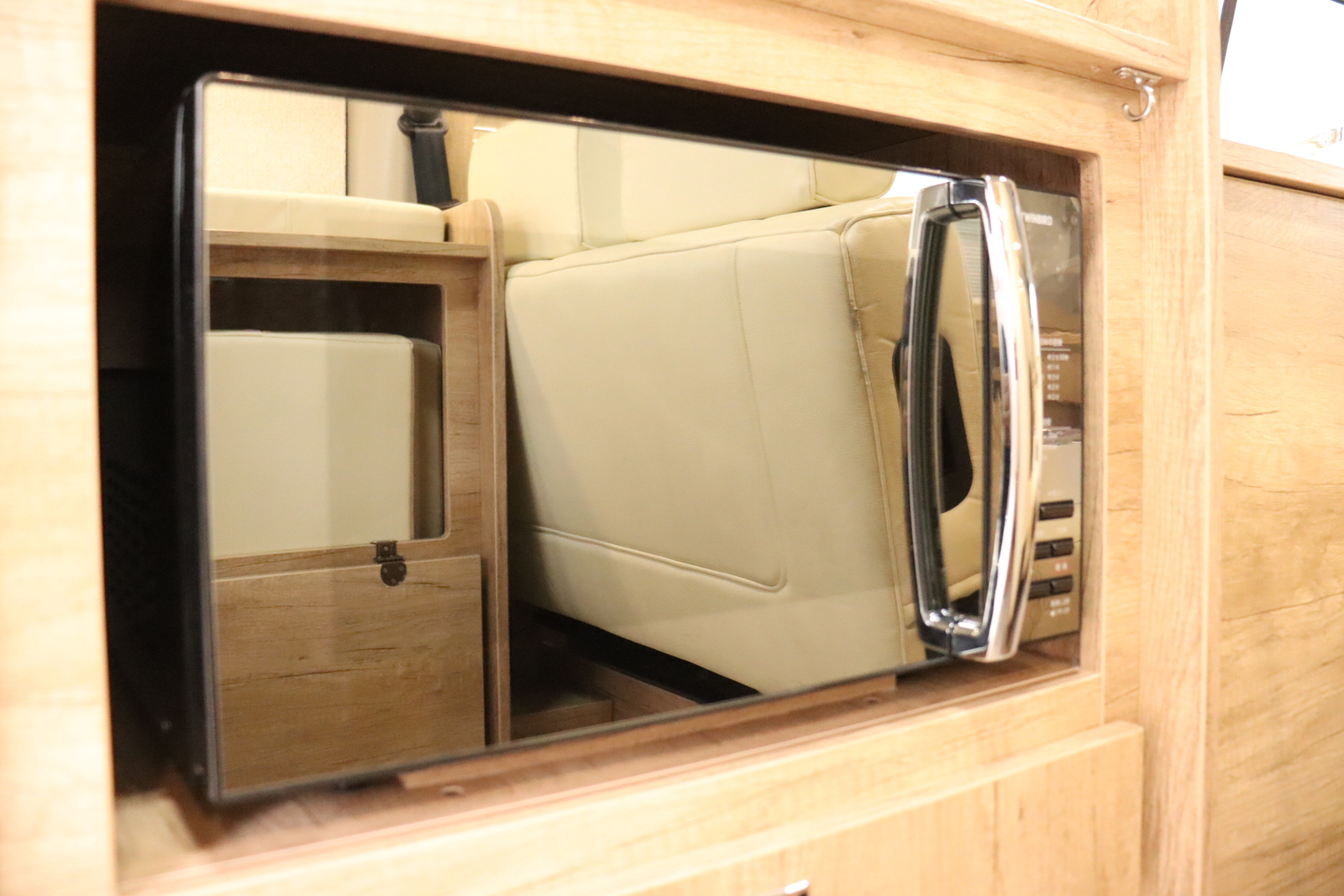 キャンピングカー バンコン ﾊｲｴｰｽ ﾅｯﾂRV ﾘｰｸⅡ FFﾋｰﾀｰ 4WD