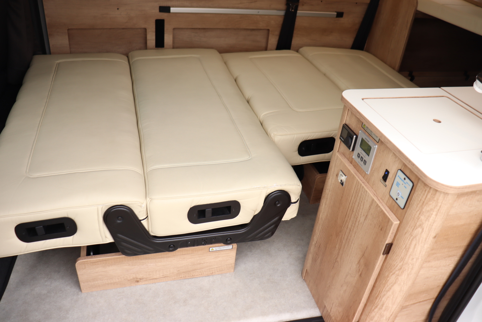 キャンピングカー バンコン ﾊｲｴｰｽ ﾅｯﾂRV ﾘｰｸⅡ FFﾋｰﾀｰ 4WD