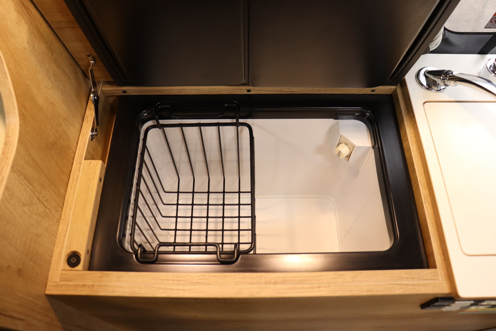 キャンピングカー バンコン ﾊｲｴｰｽ ﾅｯﾂRV ﾘｰｸⅡ FFﾋｰﾀｰ 4WD