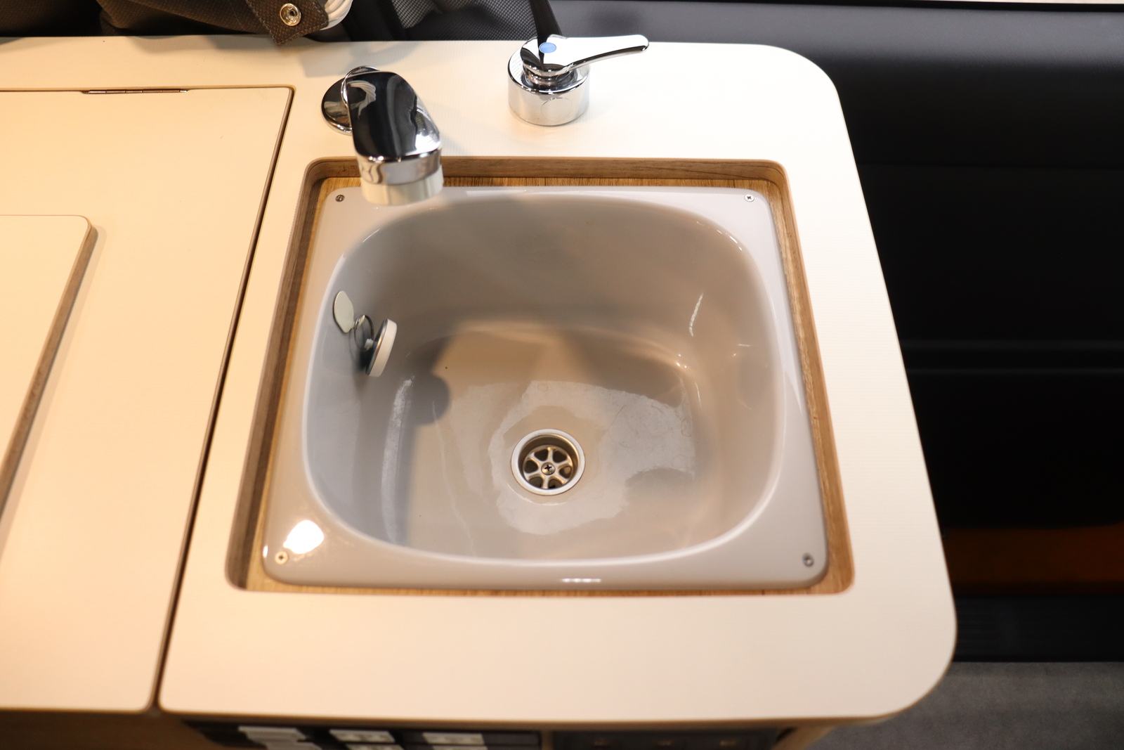 キャンピングカー バンコン ﾊｲｴｰｽ ﾅｯﾂRV ﾘｰｸⅡ FFﾋｰﾀｰ 4WD