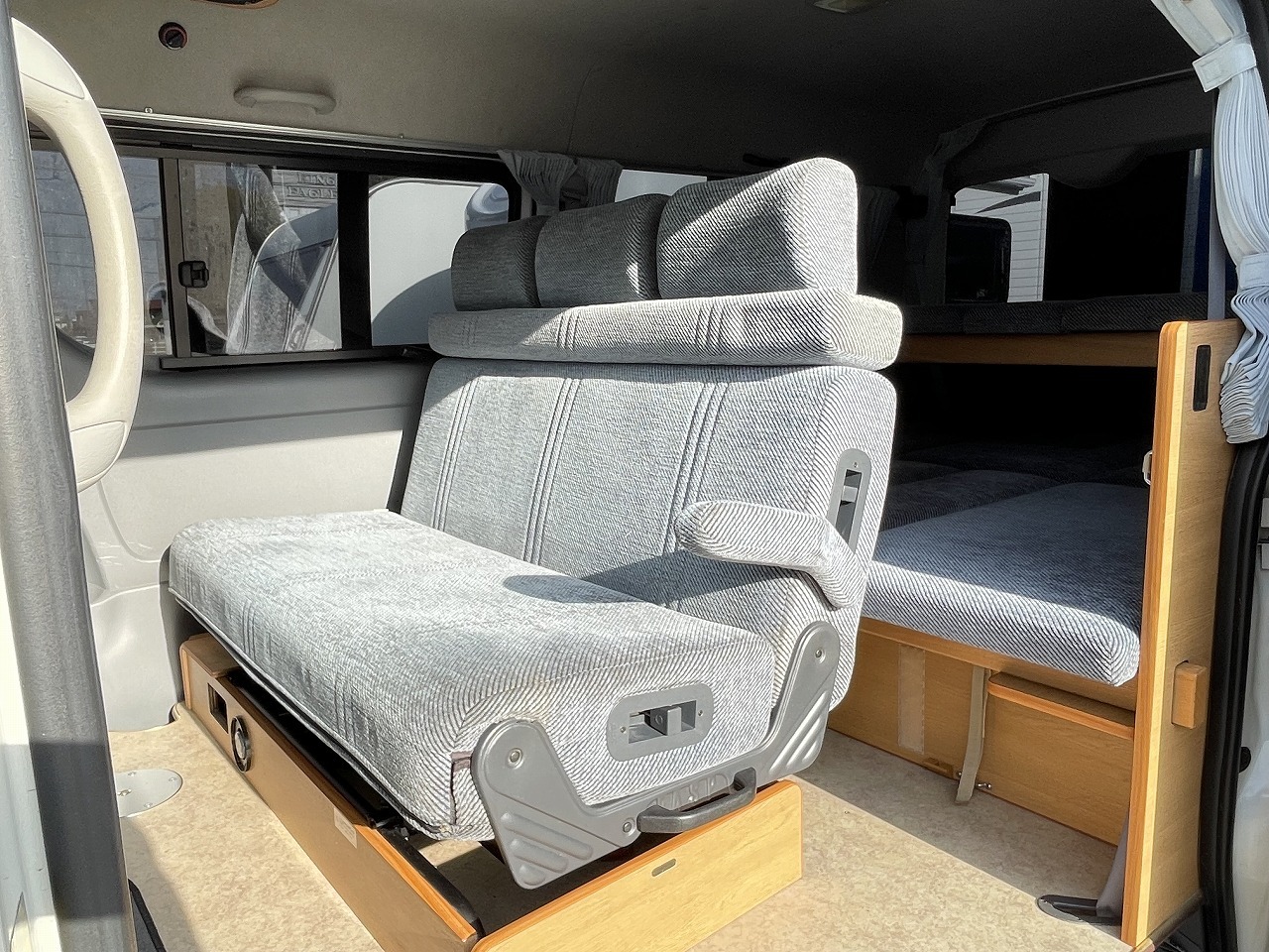 キャンピングカー バンコン ﾊｲｴｰｽ ﾘﾝｴｲ ﾊﾞｶﾝﾁｪｽ FFﾋｰﾀｰ 4WD