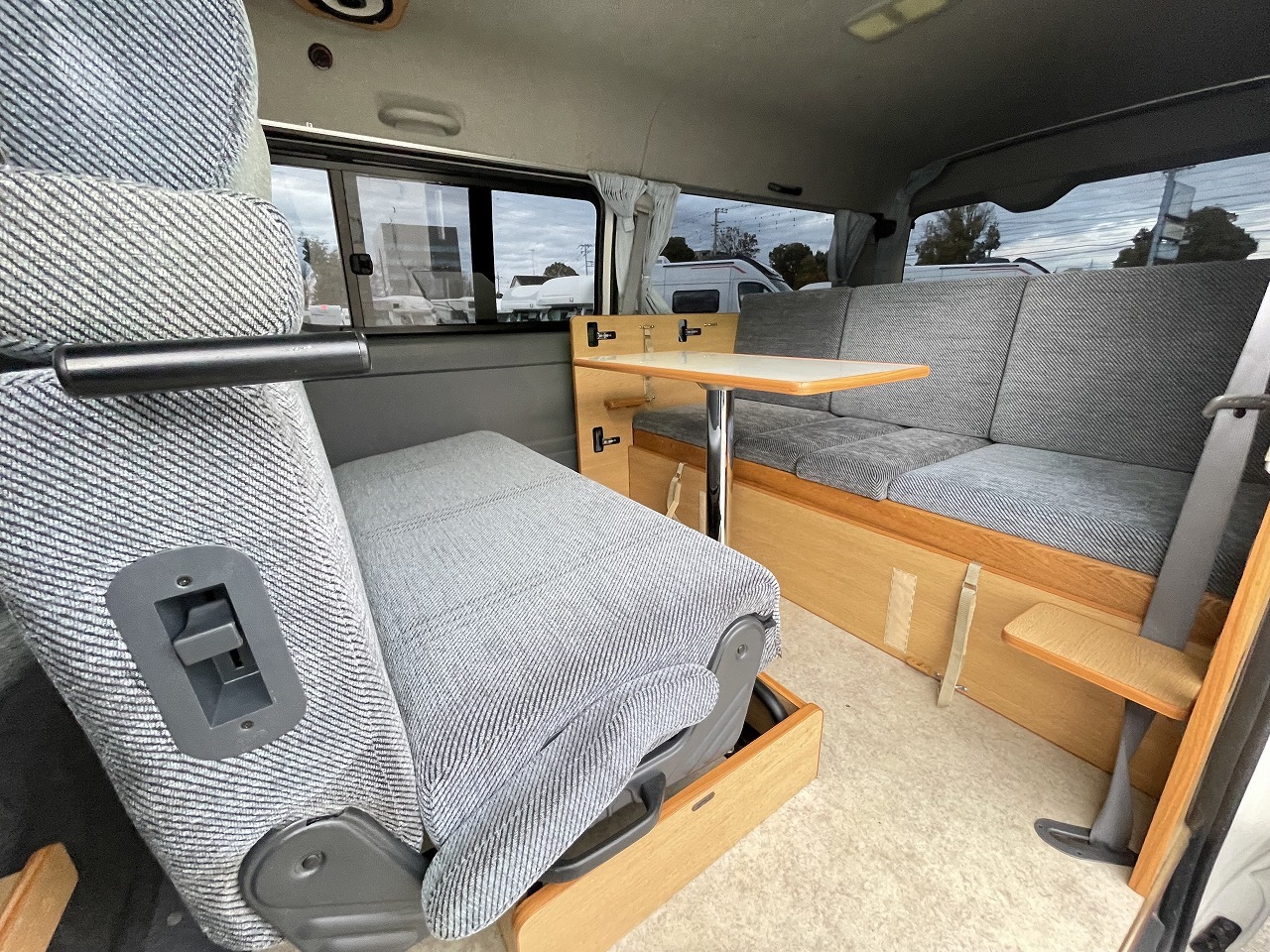 キャンピングカー バンコン ﾊｲｴｰｽ ﾘﾝｴｲ ﾊﾞｶﾝﾁｪｽ FFﾋｰﾀｰ 4WD