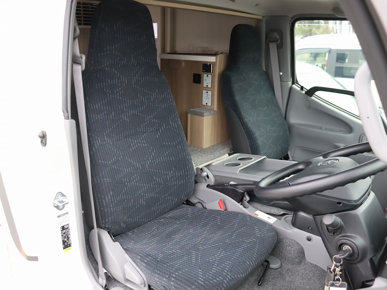 キャンピングカー キャブコン ｶﾑﾛｰﾄﾞｷｬﾝﾊﾟｰ厚木 ﾊﾟﾋﾟｰﾌﾙﾊｳｽ 4WD