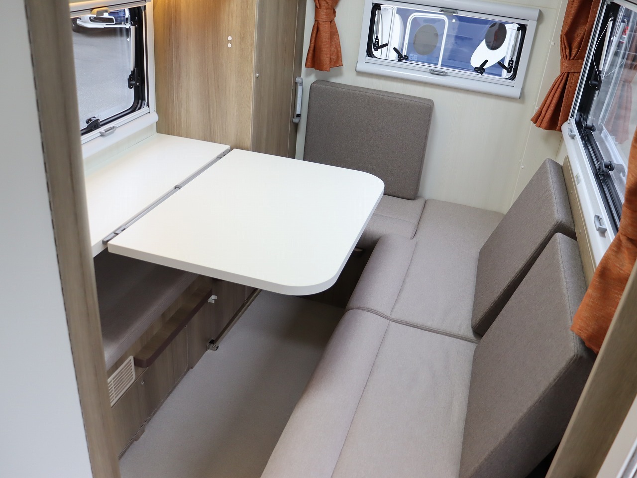 キャンピングカー キャブコン ｶﾑﾛｰﾄﾞｷｬﾝﾊﾟｰ厚木 ﾊﾟﾋﾟｰﾌﾙﾊｳｽ 4WD