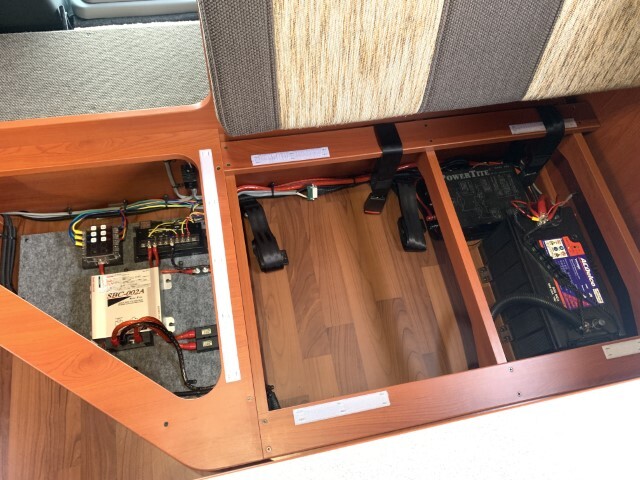 キャンピングカー キャブコン ﾅｯﾂRV ｸﾚｿﾝﾎﾞﾔｰｼﾞｭW 軽油2WD 1ｵｰﾅｰ