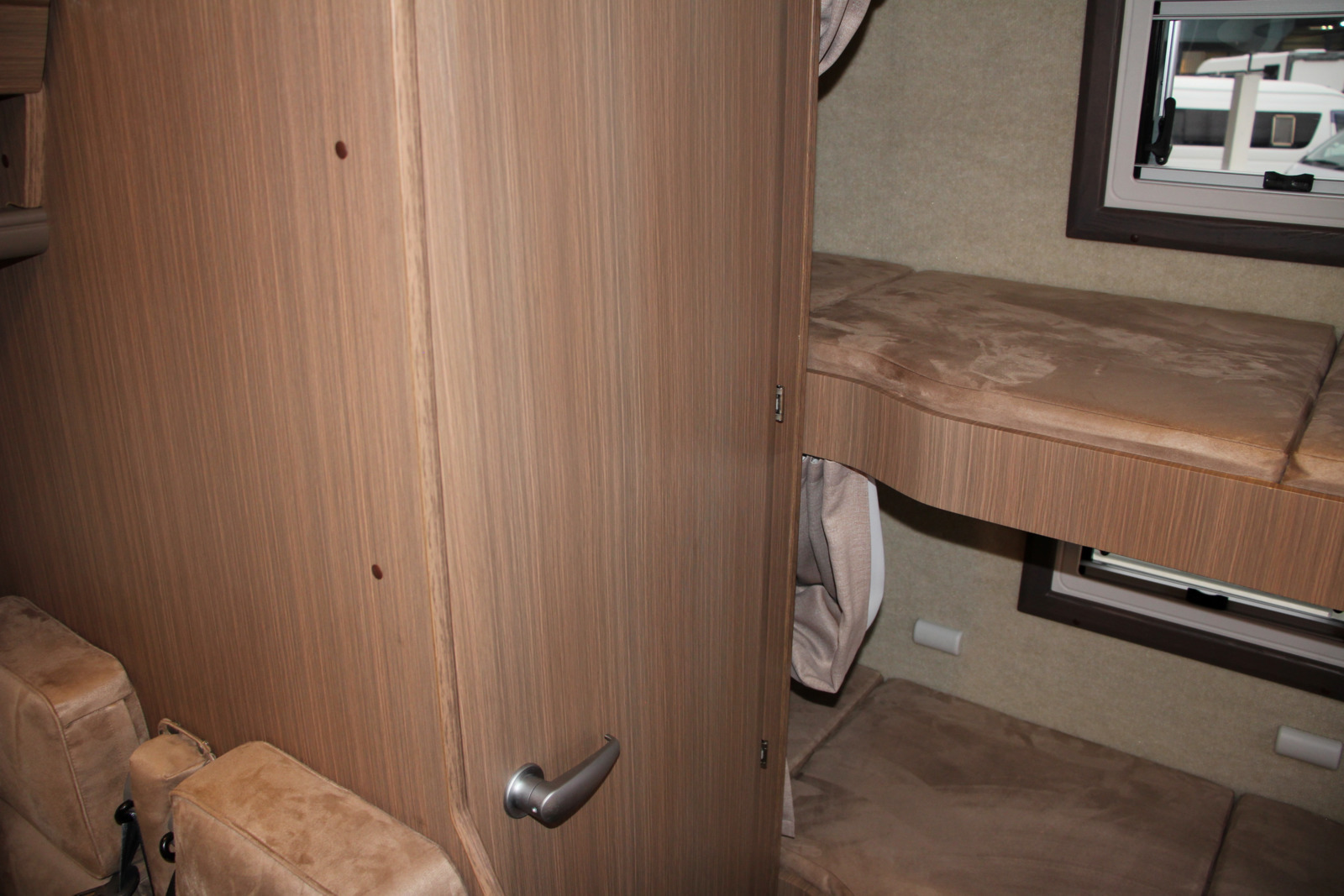 キャンピングカー キャブコン ﾊｲｴｰｽ ﾌｧﾝﾙｰﾁｪ ｾﾚﾝｹﾞﾃｨ