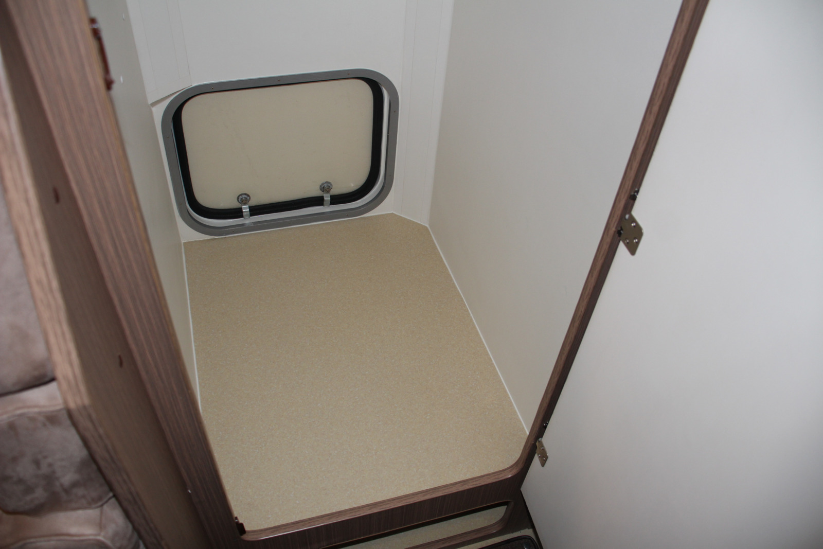 キャンピングカー キャブコン ﾊｲｴｰｽ ﾌｧﾝﾙｰﾁｪ ｾﾚﾝｹﾞﾃｨ