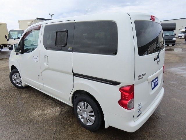 キャンピングカー バンコン NV200ﾊﾞﾈｯﾄ ｱﾈｯｸｽ ﾌｧﾐﾘｰﾜｺﾞﾝSS