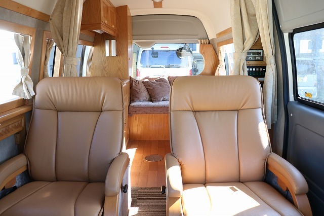 キャンピングカー バンコン ﾊｲｴｰｽ ｶﾄｰﾓｰﾀｰ ｵｰｸｻｲﾄﾞ 4WD