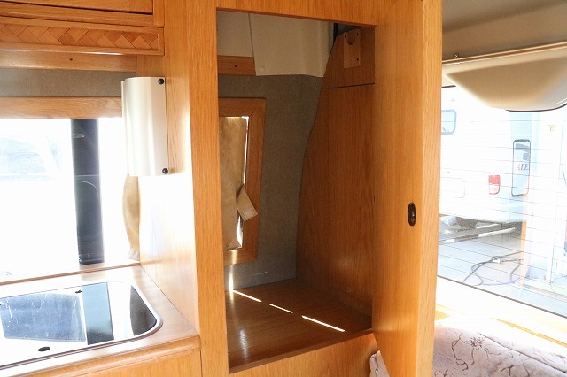 キャンピングカー バンコン ﾊｲｴｰｽ ｶﾄｰﾓｰﾀｰ ｵｰｸｻｲﾄﾞ 4WD