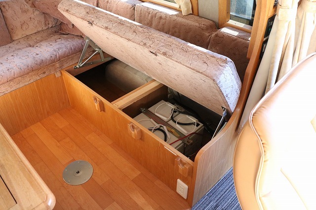 キャンピングカー バンコン ﾊｲｴｰｽ ｶﾄｰﾓｰﾀｰ ｵｰｸｻｲﾄﾞ 4WD