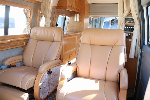 キャンピングカー バンコン ﾊｲｴｰｽ ｶﾄｰﾓｰﾀｰ ｵｰｸｻｲﾄﾞ 4WD