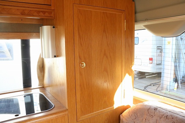 キャンピングカー バンコン ﾊｲｴｰｽ ｶﾄｰﾓｰﾀｰ ｵｰｸｻｲﾄﾞ 4WD