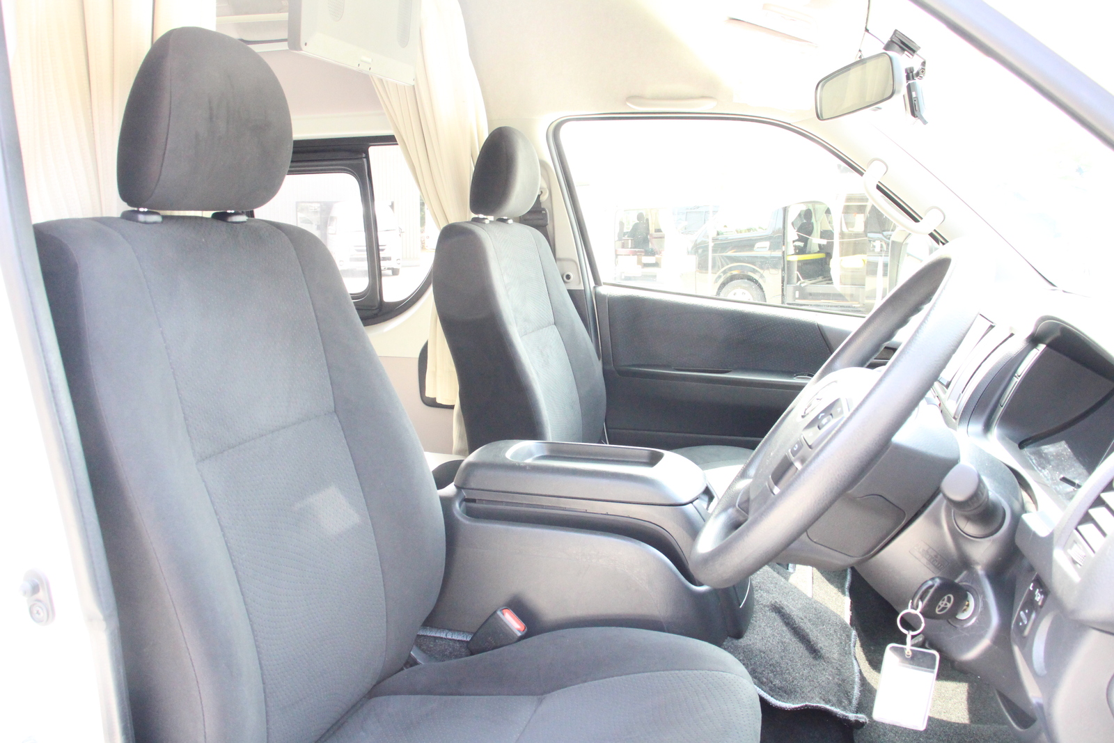 キャンピングカー バンコン ﾊｲｴｰｽRVﾋﾞｯｸﾌｯﾄ ﾘﾄﾙﾉｵｸﾀｰﾋﾞｱM 4駆