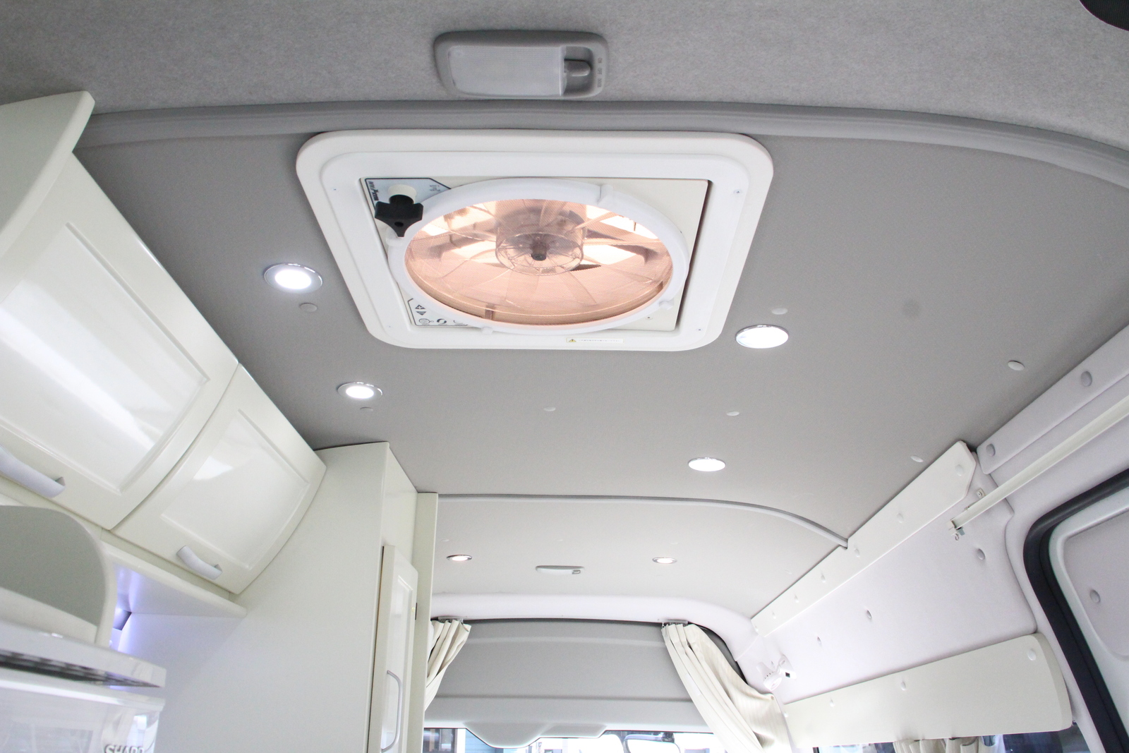 キャンピングカー バンコン ﾊｲｴｰｽRVﾋﾞｯｸﾌｯﾄ ﾘﾄﾙﾉｵｸﾀｰﾋﾞｱM 4駆