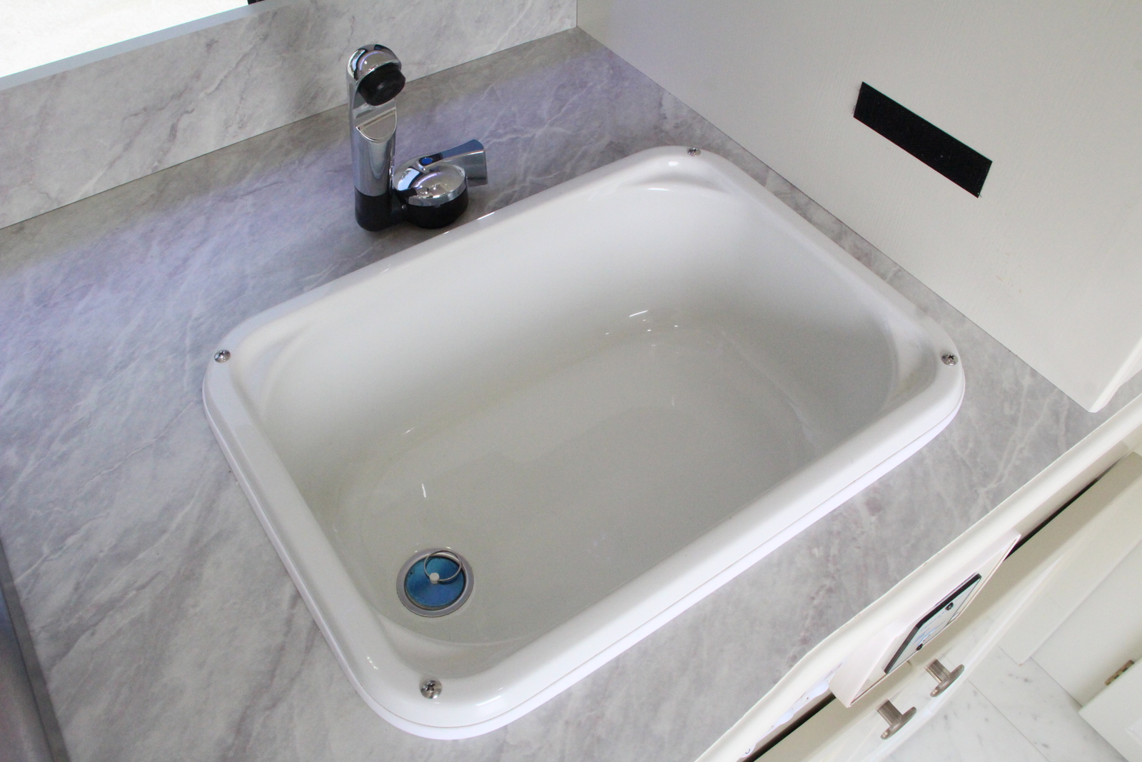 キャンピングカー バンコン ﾊｲｴｰｽRVﾋﾞｯｸﾌｯﾄ ﾘﾄﾙﾉｵｸﾀｰﾋﾞｱM 4駆