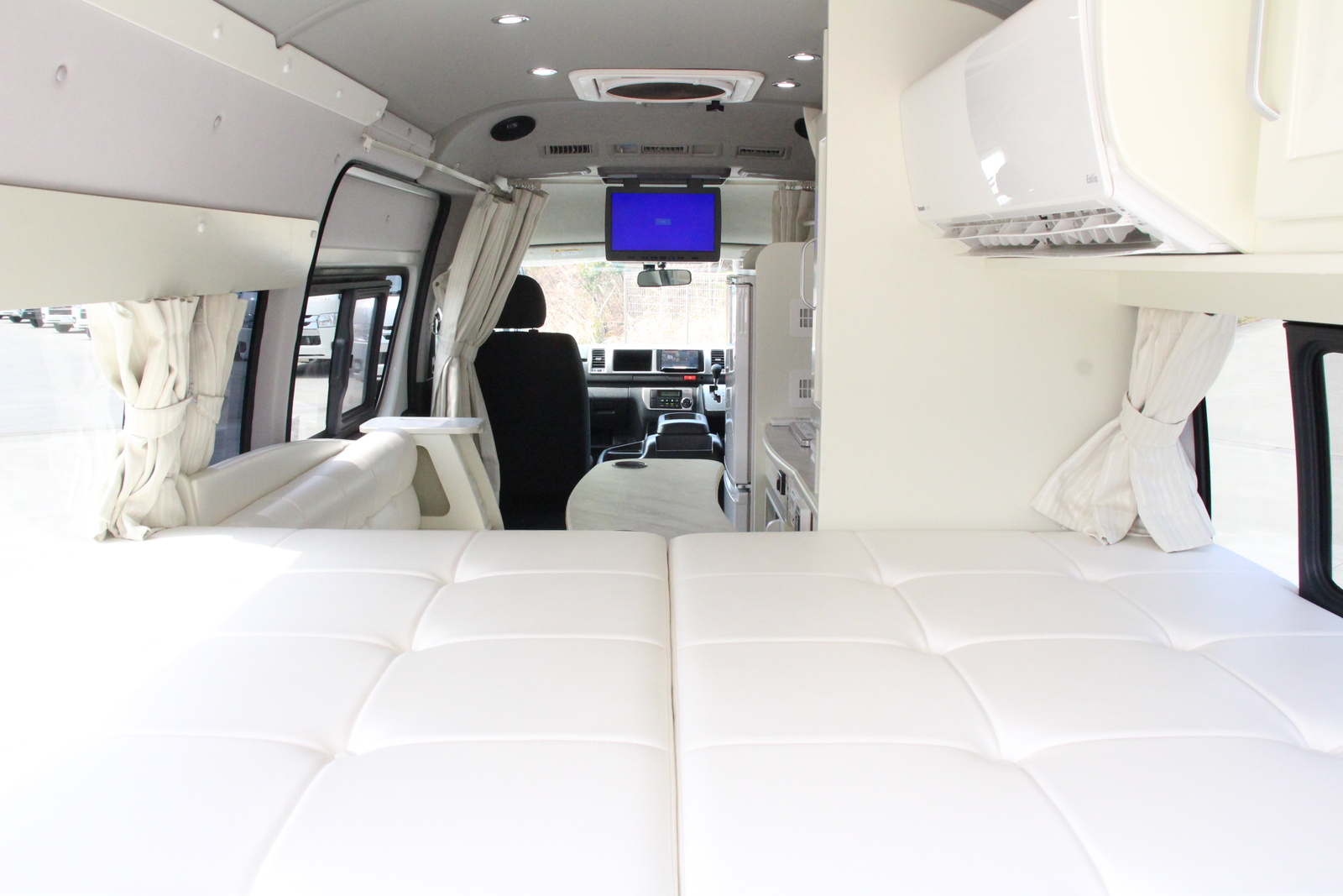 キャンピングカー バンコン ﾊｲｴｰｽRVﾋﾞｯｸﾌｯﾄ ﾘﾄﾙﾉｵｸﾀｰﾋﾞｱM 4駆