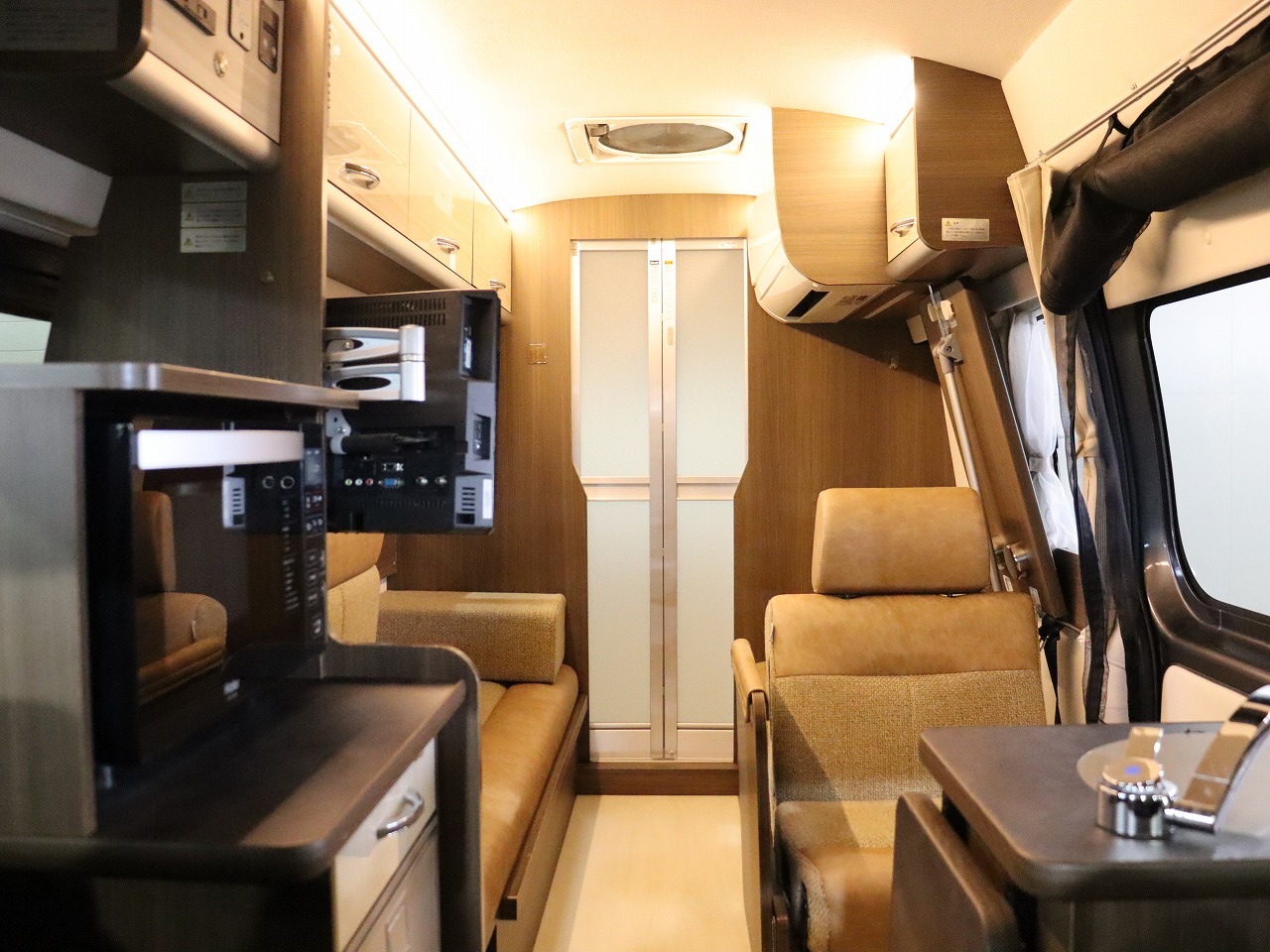 キャンピングカー バンコン ｷｬﾗﾊﾞﾝ ﾚｸﾋﾞｨ ｲｿﾞﾗ 4WD　FF　家庭用AC