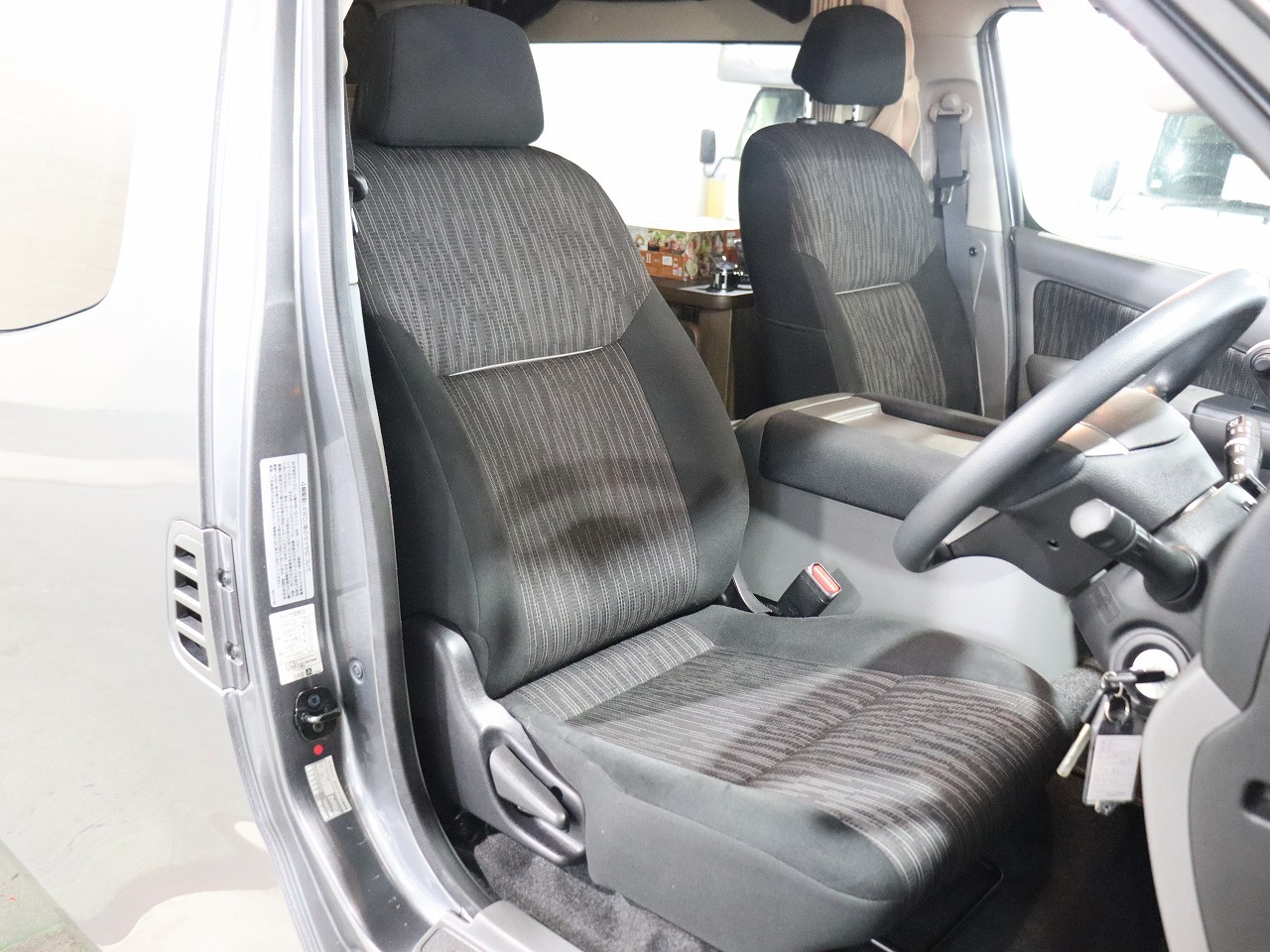 キャンピングカー バンコン ｷｬﾗﾊﾞﾝ ﾚｸﾋﾞｨ ｲｿﾞﾗ 4WD　FF　家庭用AC