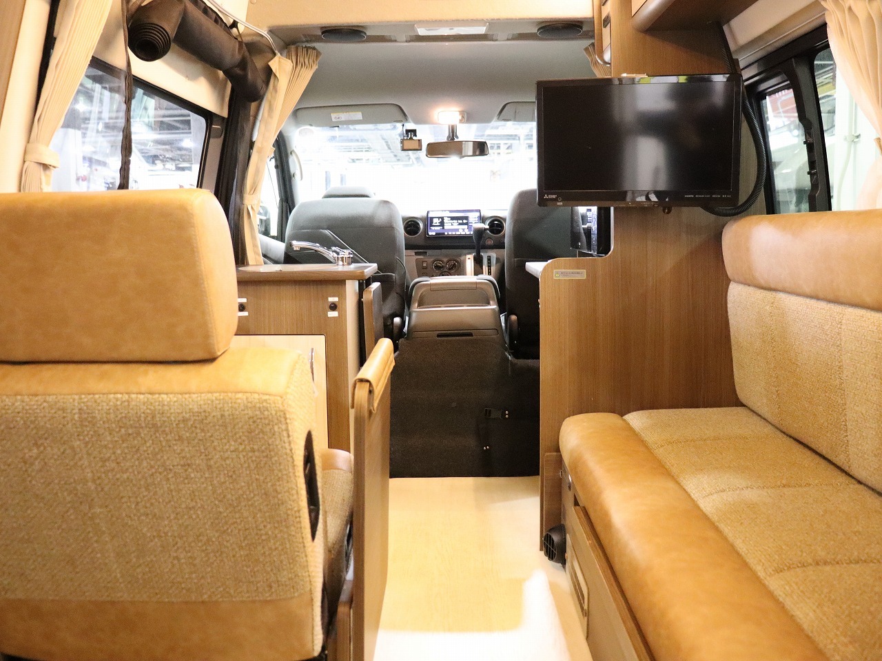 キャンピングカー バンコン ｷｬﾗﾊﾞﾝ ﾚｸﾋﾞｨ ｲｿﾞﾗ 4WD　FF　家庭用AC