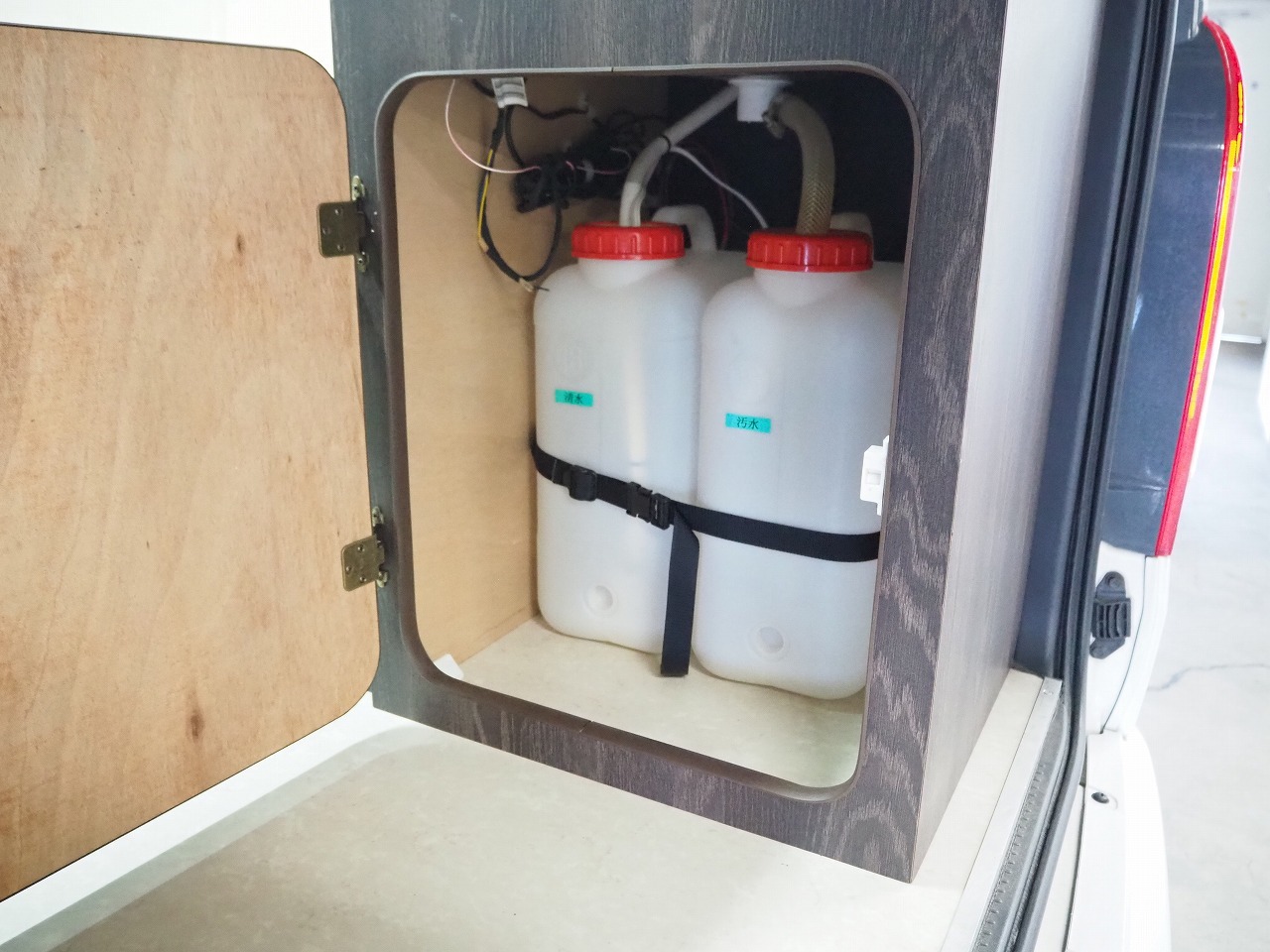 キャンピングカー バンコン ﾊｲｴｰｽ ｵﾘｼﾞﾅﾙ仕様 4WD　FF　ｲﾝﾊﾞｰﾀｰ