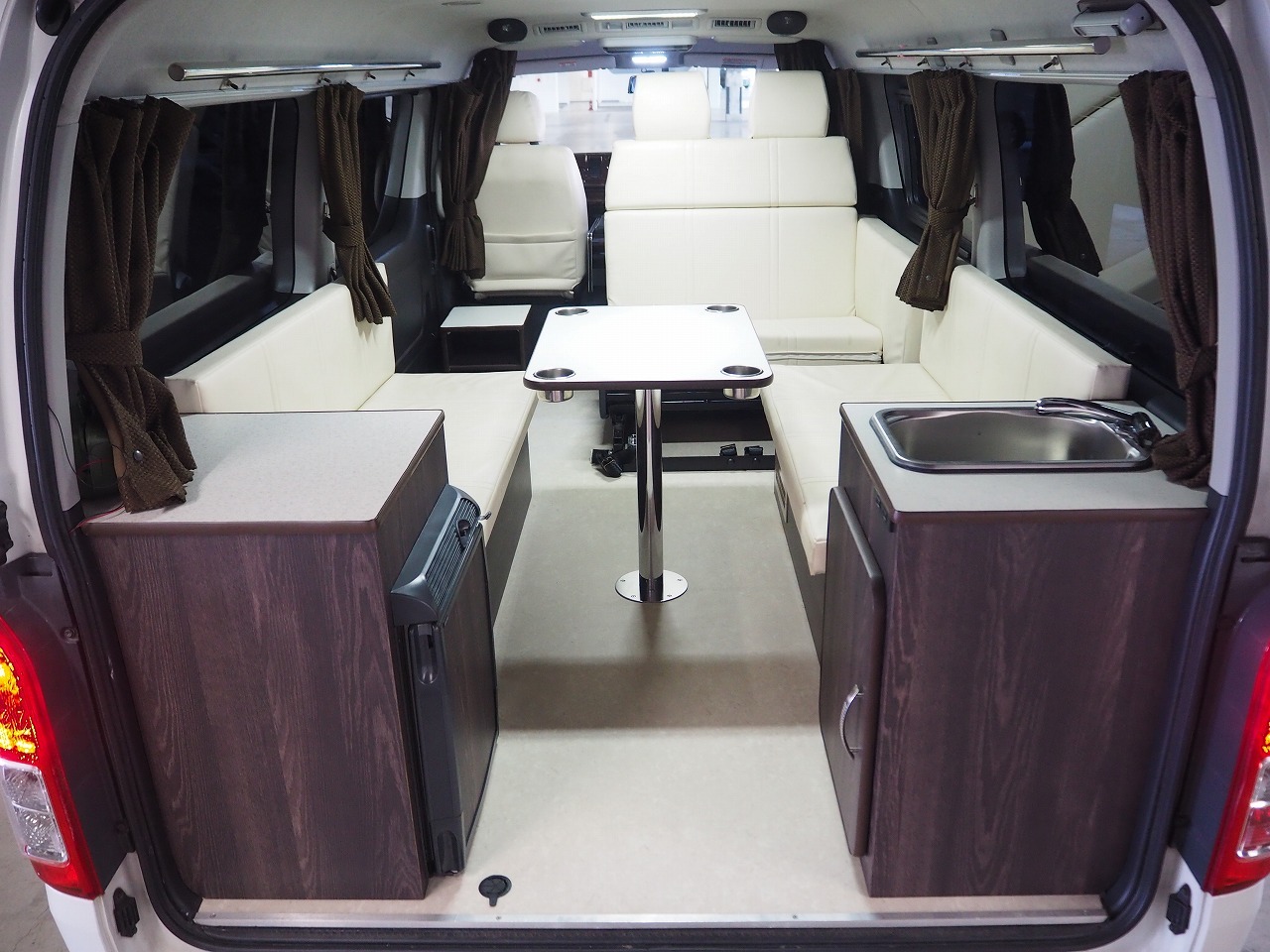 キャンピングカー バンコン ﾊｲｴｰｽ ｵﾘｼﾞﾅﾙ仕様 4WD　FF　ｲﾝﾊﾞｰﾀｰ