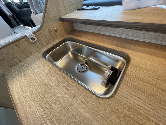 キャンピングカー バンコン ﾊｲｴｰｽ FOCS DS-F FFﾋｰﾀｰ 冷蔵庫 4WD