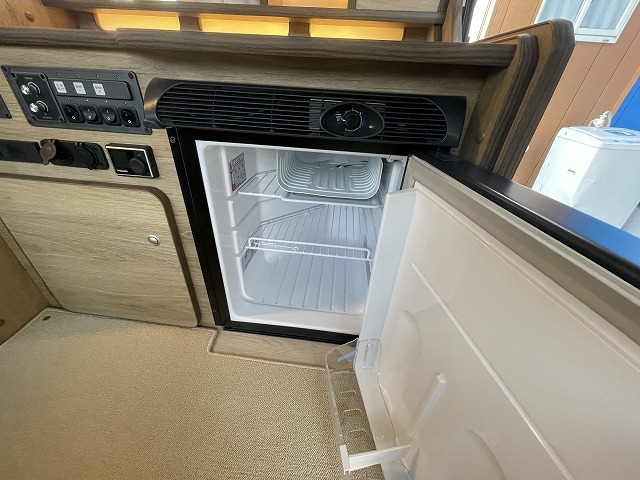 キャンピングカー バンコン ﾊｲｴｰｽ FOCS DS-F FFﾋｰﾀｰ 冷蔵庫 4WD