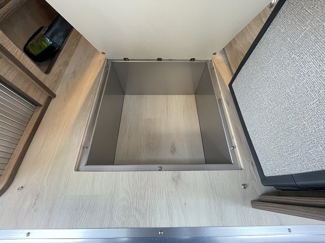 キャンピングカー バンコン ﾊｲｴｰｽ FOCS DS-F FFﾋｰﾀｰ 冷蔵庫 4WD